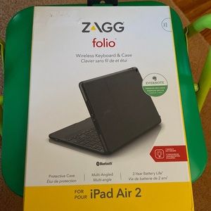 iPad Air2 wireless keyboard and case. Brand new never used. Made by ZAGG Folio.